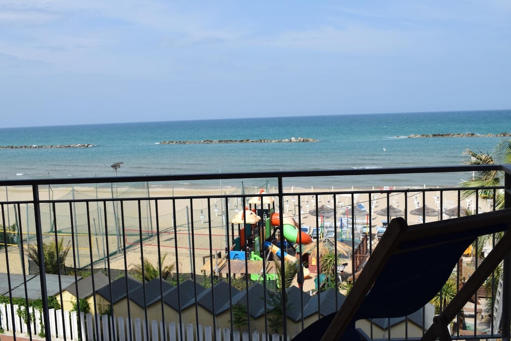 hotel astoria pesaro
