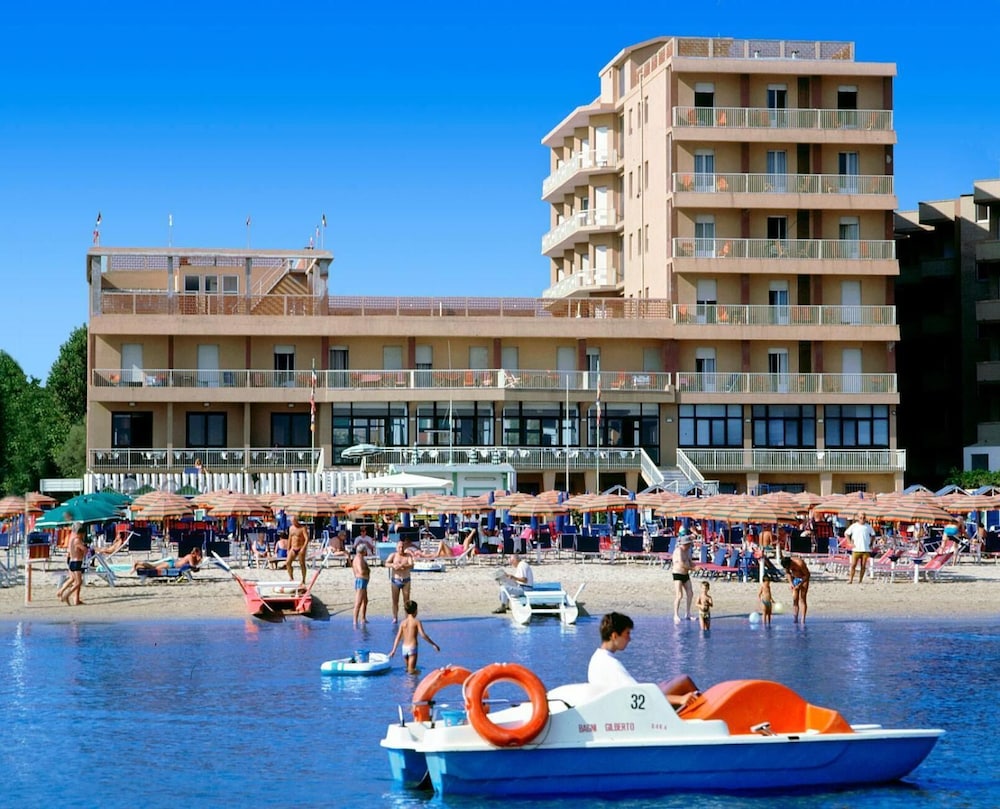 hotel astoria pesaro