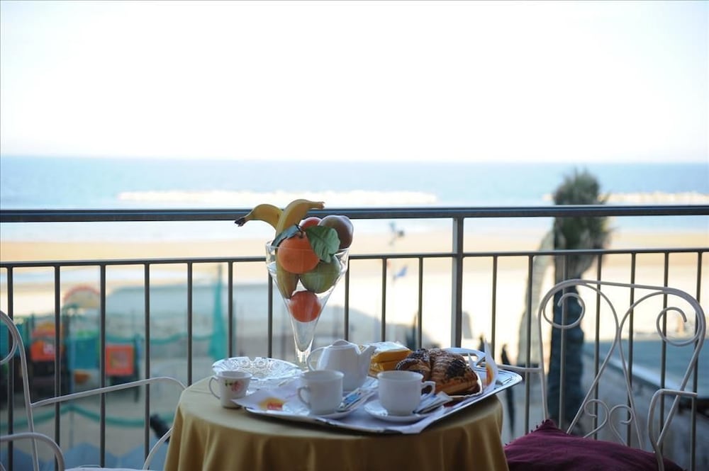 hotel astoria pesaro
