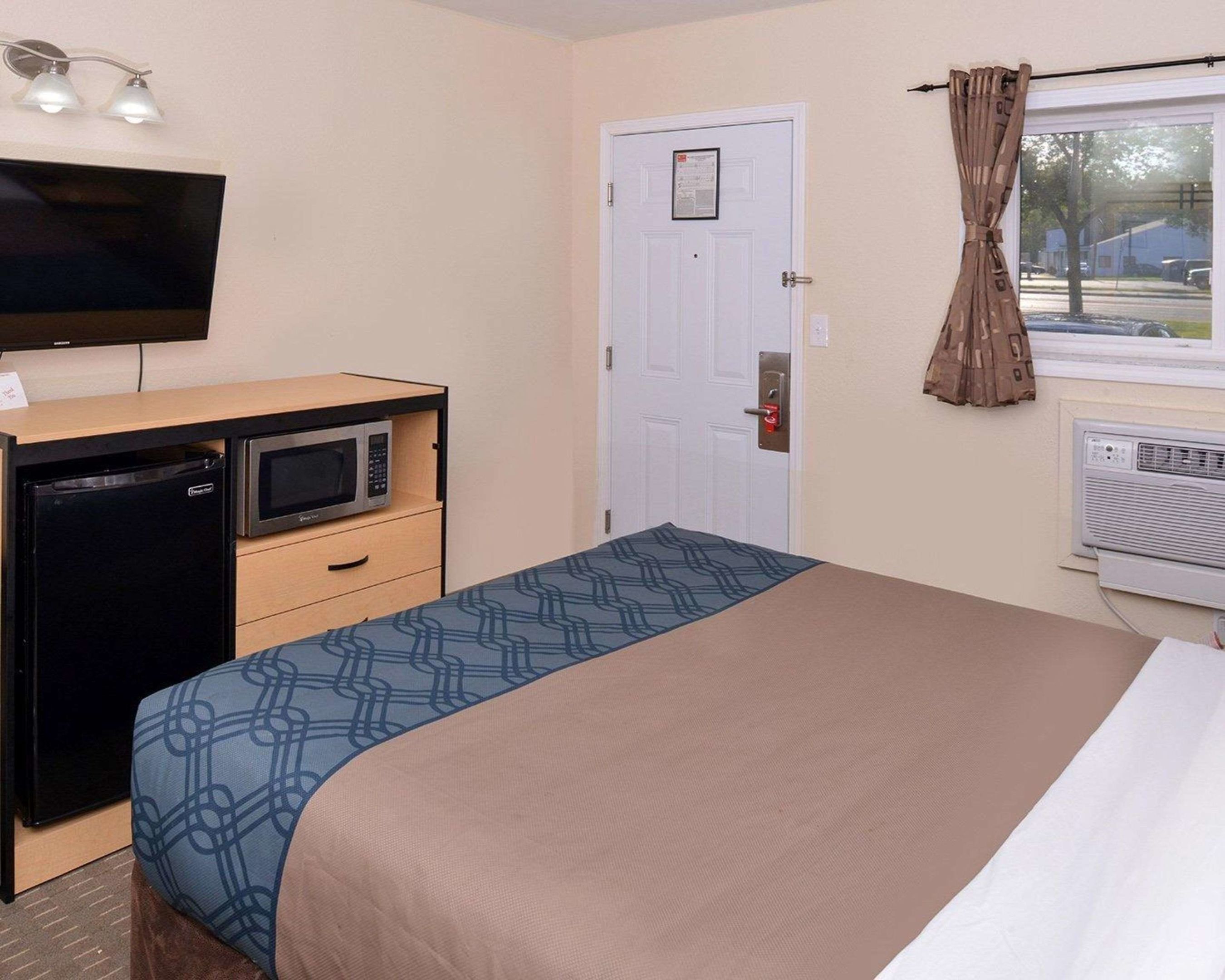 econo lodge rochester i 90 and i 390
