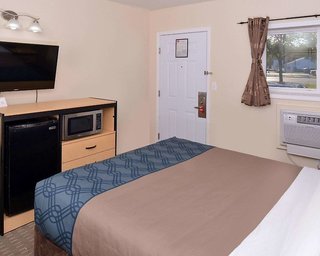 econo lodge rochester i 90 and i 390