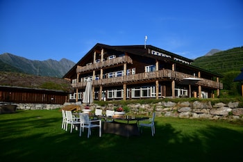 Blatind Boutique Hotel,Stordal>>Ikornnes,4 star