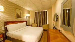New Penninsula,Deira>>Bur Dubai,2 star