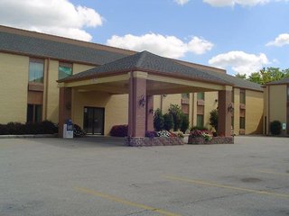 Days Inn & Suites By Wyndham Bloomington/Normal Il,Mclean>>Bloomington,3 star