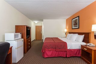 days inn and suites by wyndham bloomington normal il