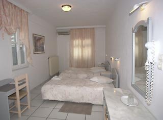 King Thiras Hotel,Megalochori>>Fira,2 star