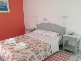 King Thiras Hotel,Megalochori>>Fira,2 star
