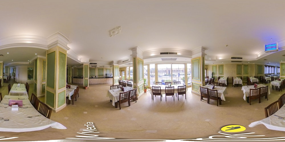 royal marshal hotel