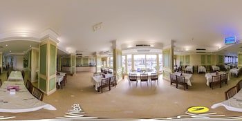 royal marshal hotel