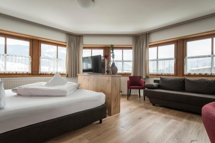 garni hotel alpin scheffau