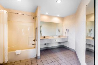 quality inn clinton knoxville north
