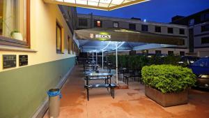 st joseph hotel hamburg reeperbahn st pauli kiez