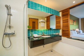 naithonburi beach resort