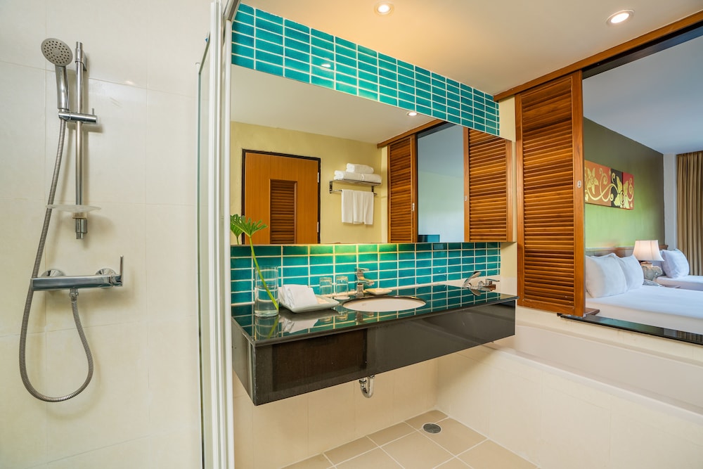 naithonburi beach resort