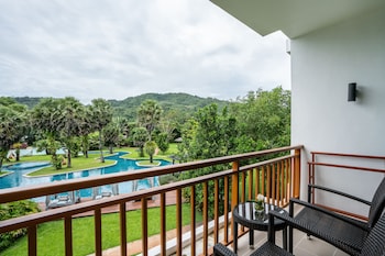 naithonburi beach resort