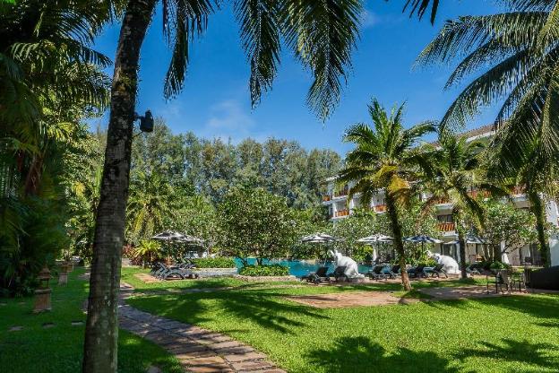 naithonburi beach resort