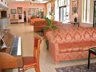 Claremont Hotel,Near Lincoln Road Mall,2 star