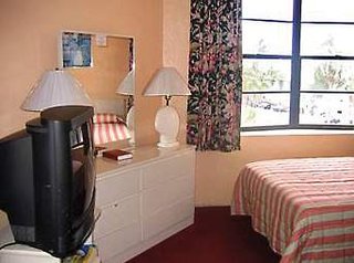 Claremont Hotel,Near Lincoln Road Mall,2 star