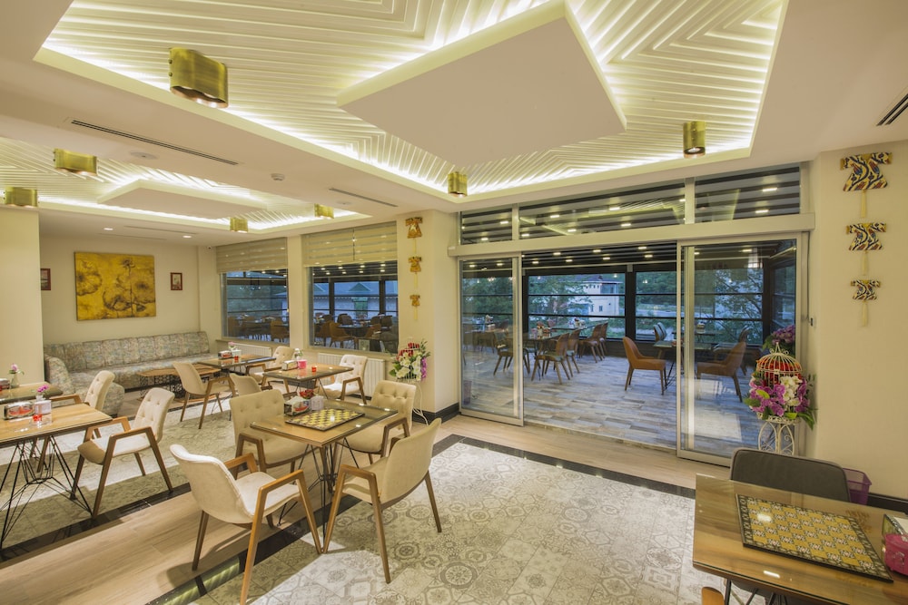 jolnar garden hotel