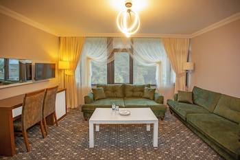 jolnar garden hotel