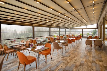 jolnar garden hotel