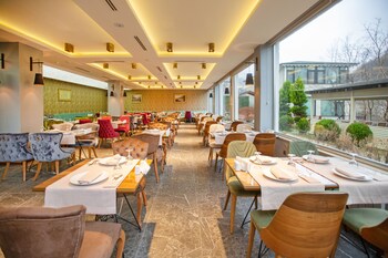 jolnar garden hotel
