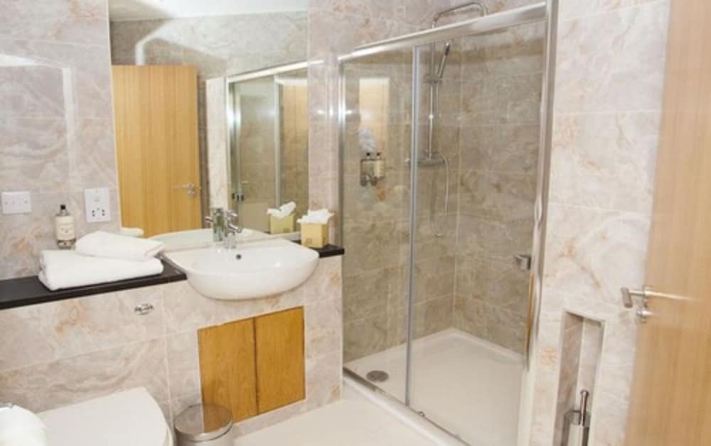 royal athenaeum suites