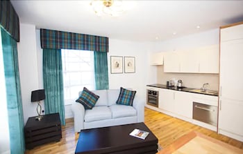 royal athenaeum suites