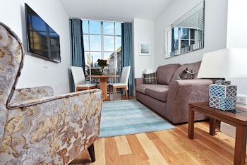 royal athenaeum suites