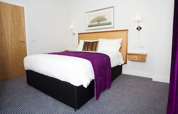 royal athenaeum suites