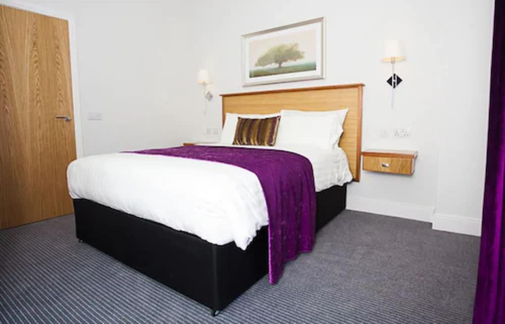 royal athenaeum suites