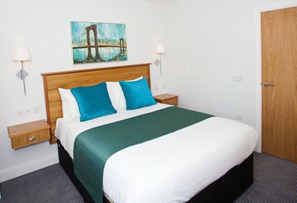 royal athenaeum suites