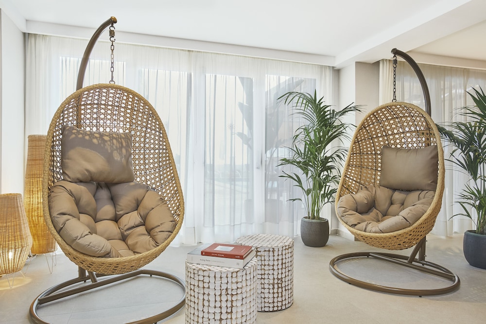 universal aparthotel don camilo