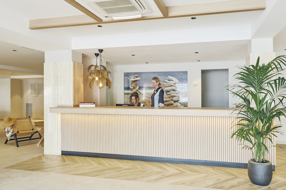 universal aparthotel don camilo