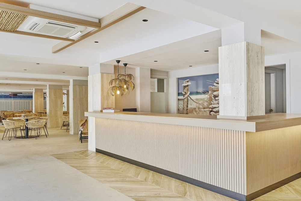 universal aparthotel don camilo