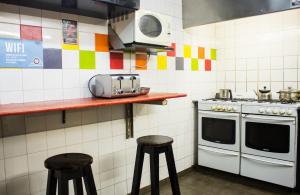 play hostel arcos