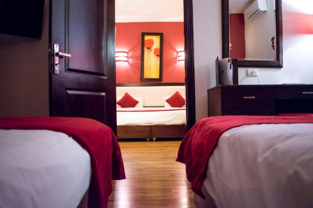 al murjan palace hotel