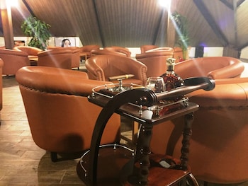 al murjan palace hotel