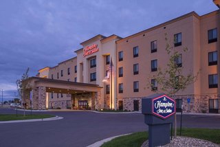 hampton inn and suites williston