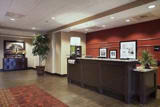 hampton inn and suites williston