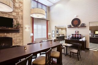 hampton inn and suites williston