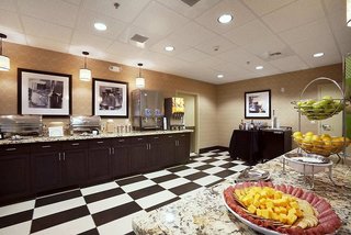 hampton inn and suites williston