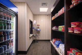 hampton inn and suites williston