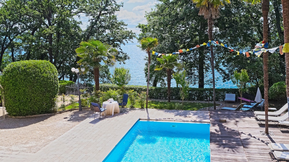 hotel villa astra