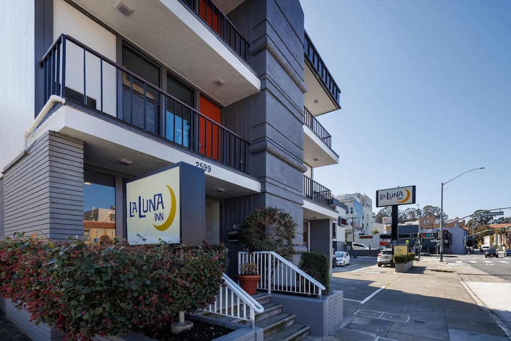 la luna inn ascend hotel collection