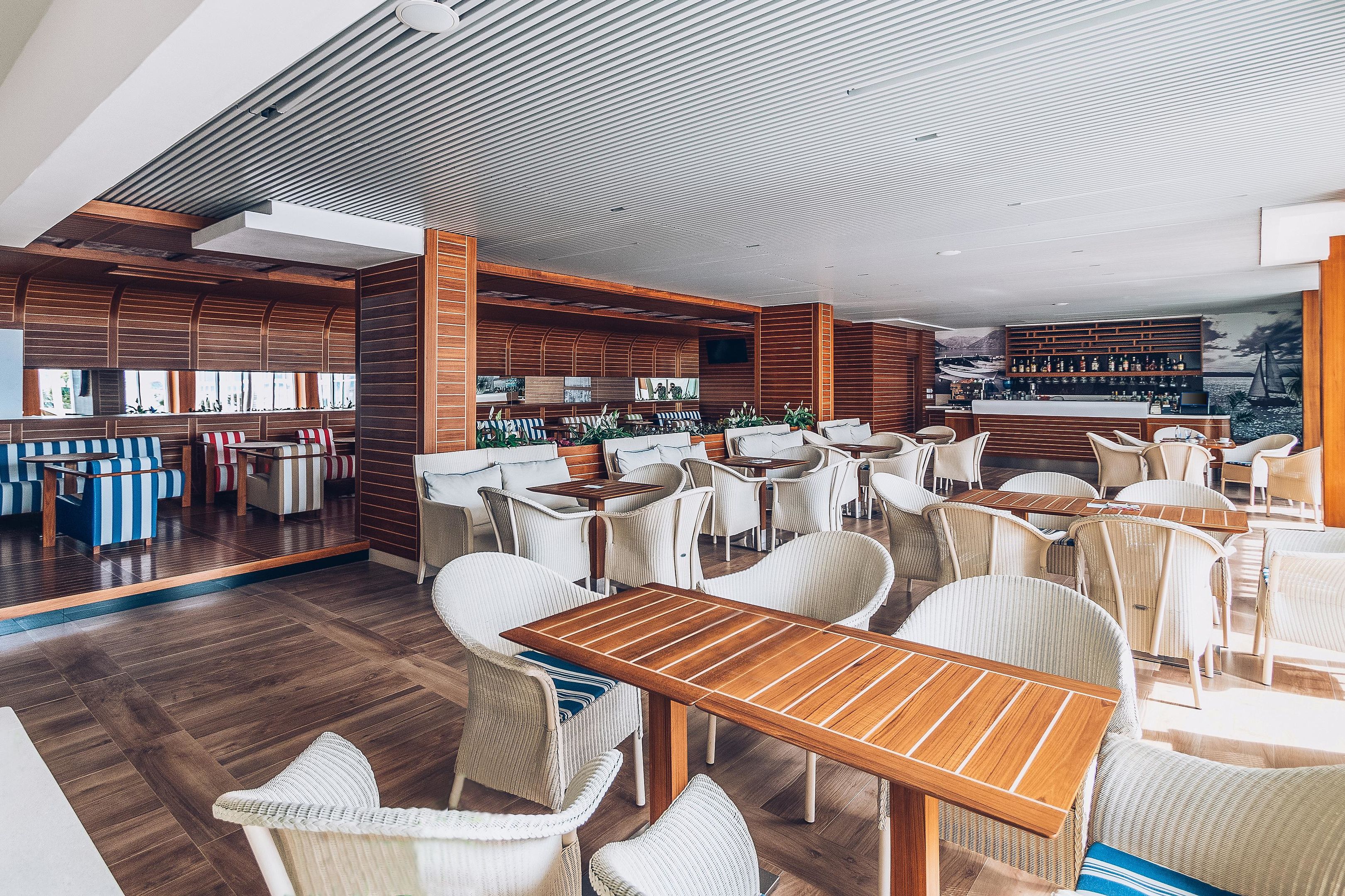 carine hotel delfin