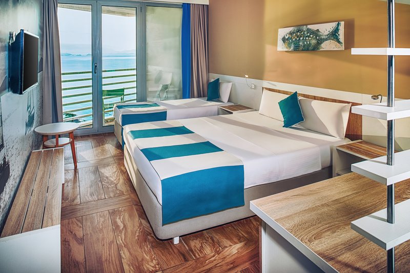 carine hotel delfin
