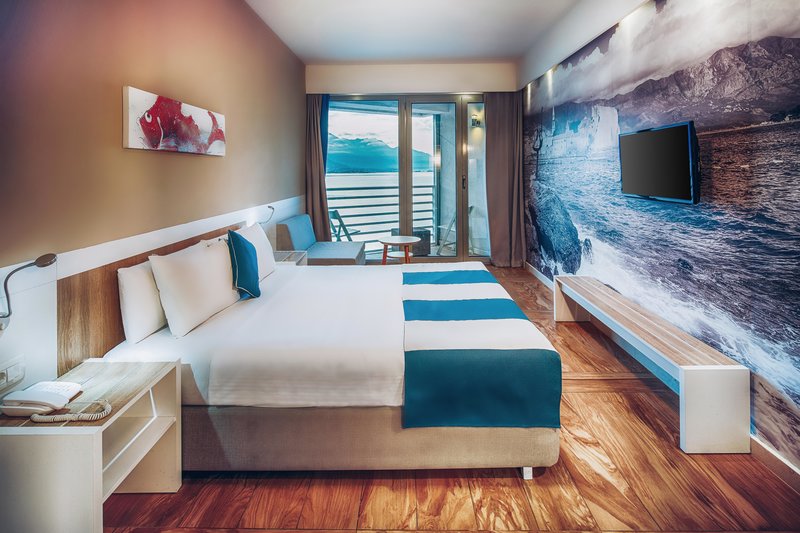 carine hotel delfin