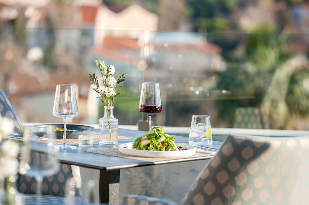 athenaeum eridanus luxury hotel