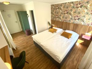 Hotel Deutsches Haus,Near A Train Station,3 star